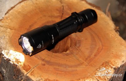 S taktickou svítilnou Fenix TK16 se budete cítit jako člen speciální jednotky